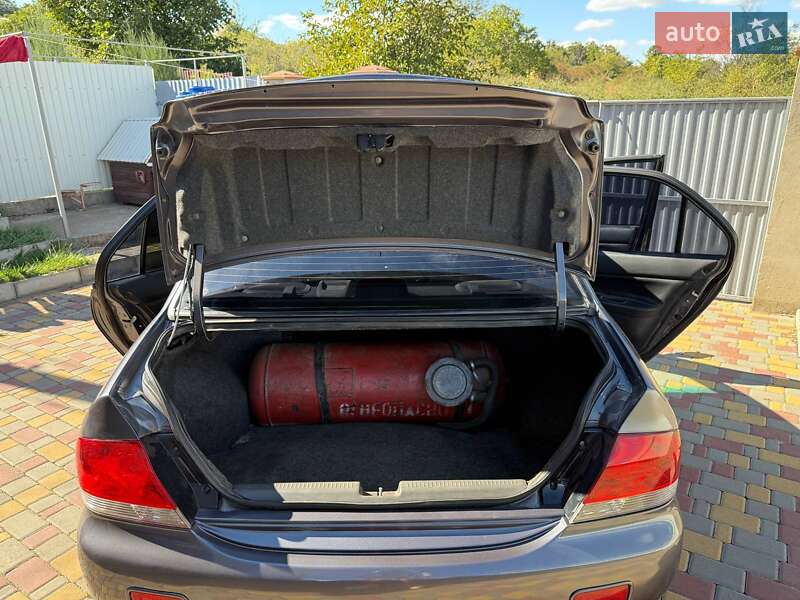 Седан Mitsubishi Lancer 2004 в Одесі