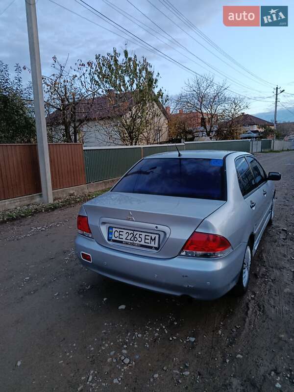 Седан Mitsubishi Lancer 2004 в Черновцах