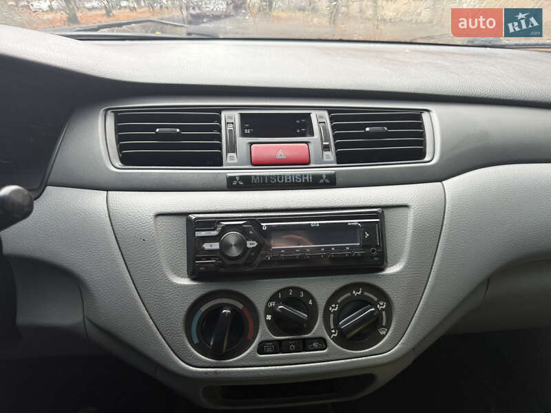 Седан Mitsubishi Lancer 2004 в Дніпрі фото 13 Седан Mitsubishi Lancer 2004 в Дніпрі