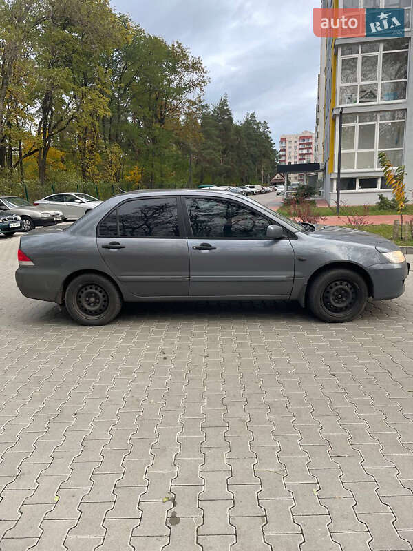 Седан Mitsubishi Lancer 2004 в Обухове фото 2 Седан Mitsubishi Lancer 2004 в Обухове