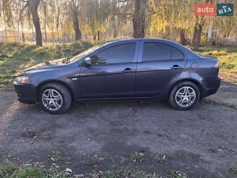 Седан Mitsubishi Lancer 2010 в Черновцах