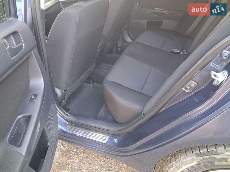 Седан Mitsubishi Lancer 2010 в Черновцах