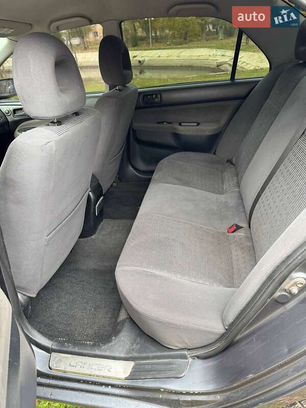 Седан Mitsubishi Lancer 2004 в Черкассах