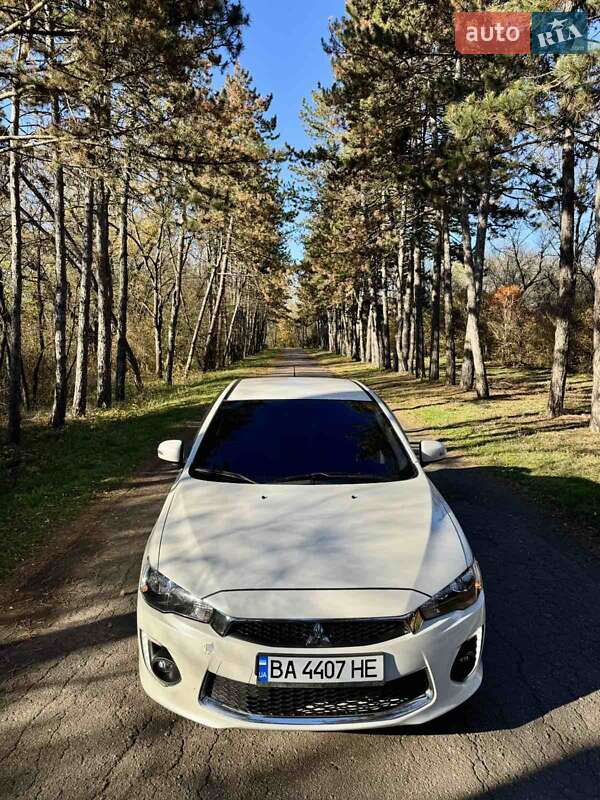 Седан Mitsubishi Lancer 2017 в Долинской