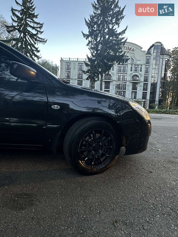 Седан Mitsubishi Lancer 2006 в Черновцах