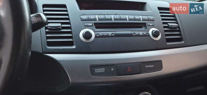 Хетчбек Mitsubishi Lancer 2009 в Городку