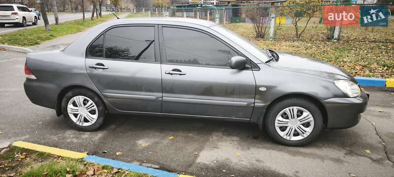 Седан Mitsubishi Lancer 2006 в Киеве
