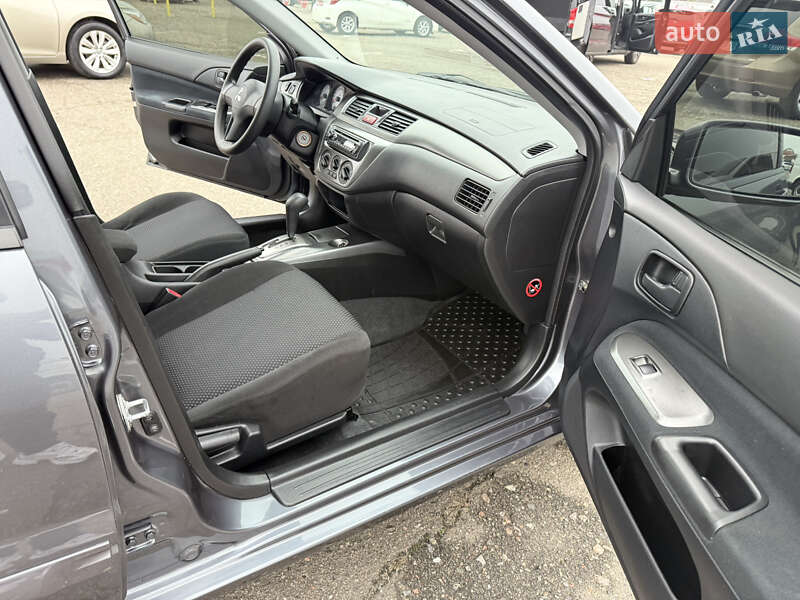 Седан Mitsubishi Lancer 2009 в Киеве