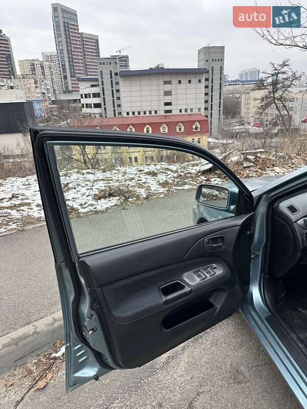 Седан Mitsubishi Lancer 2006 в Киеве