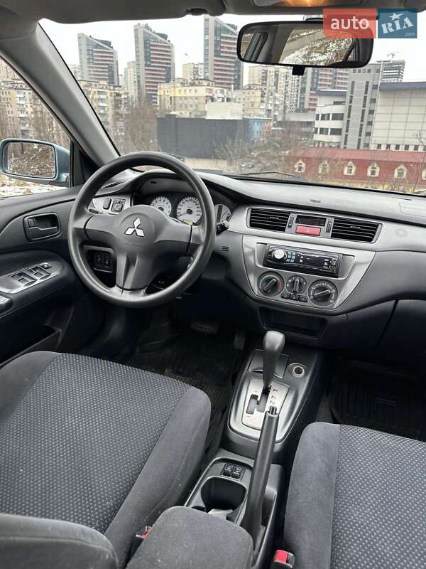 Седан Mitsubishi Lancer 2006 в Киеве