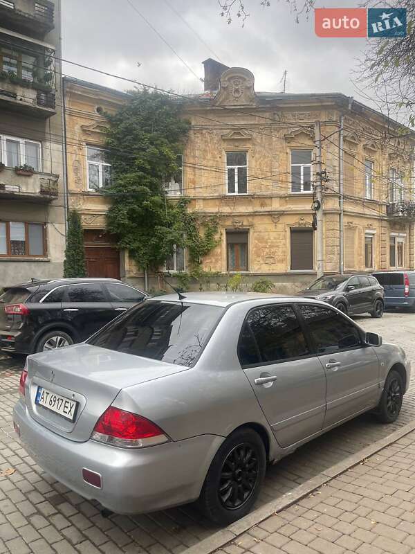 Седан Mitsubishi Lancer 2005 в Черновцах