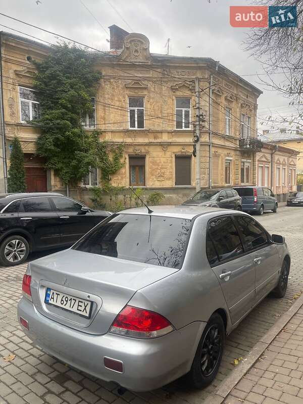Седан Mitsubishi Lancer 2005 в Черновцах