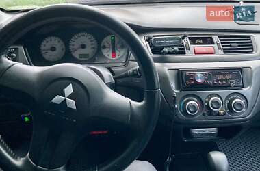 Седан Mitsubishi Lancer 2006 в Черновцах