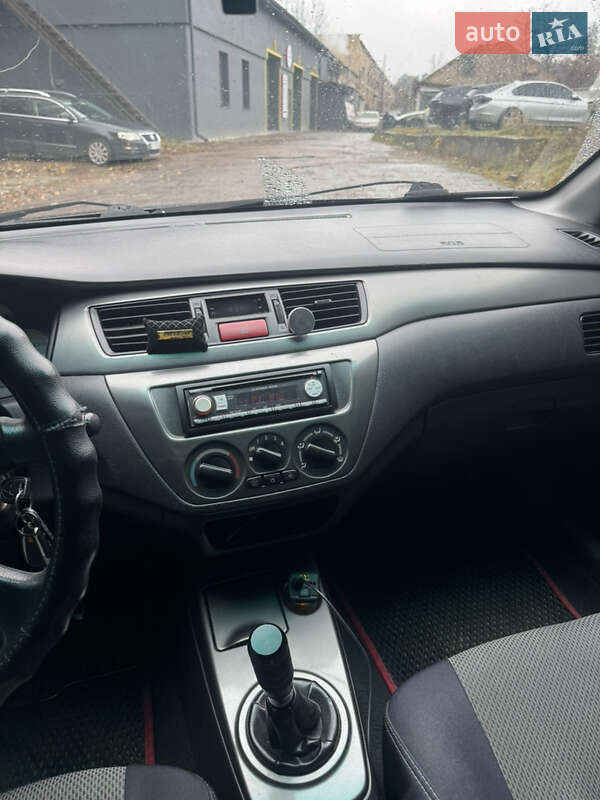 Седан Mitsubishi Lancer 2005 в Києві фото 3 Седан Mitsubishi Lancer 2005 в Києві