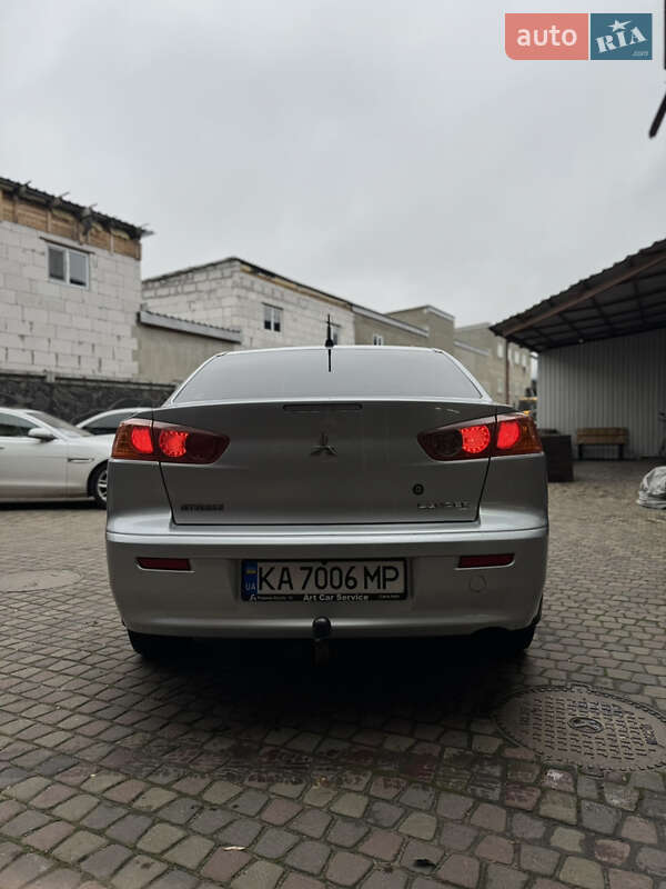 Седан Mitsubishi Lancer 2010 в Києві