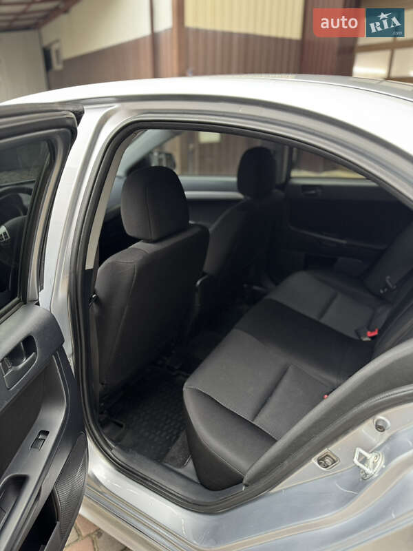 Седан Mitsubishi Lancer 2010 в Києві