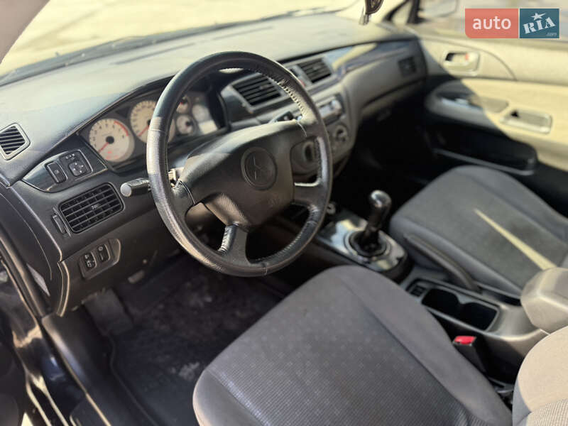 Седан Mitsubishi Lancer 2005 в Звягеле