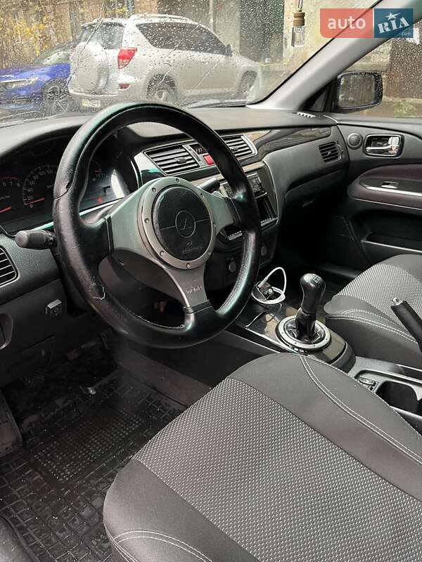 Седан Mitsubishi Lancer 2006 в Киеве