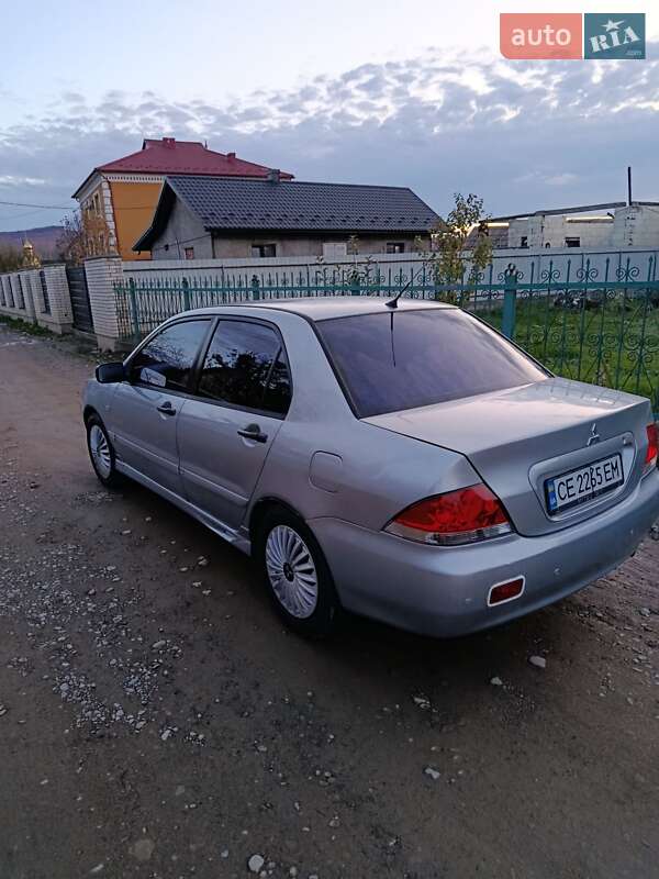 Седан Mitsubishi Lancer 2004 в Чернівцях