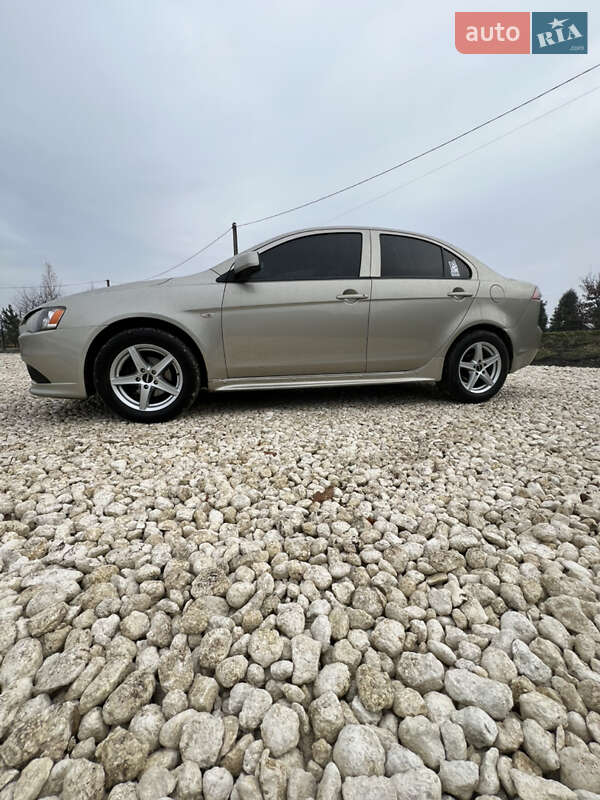 Седан Mitsubishi Lancer 2011 в Львові