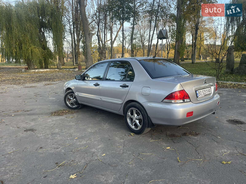 Седан Mitsubishi Lancer 2004 в Теофиполе