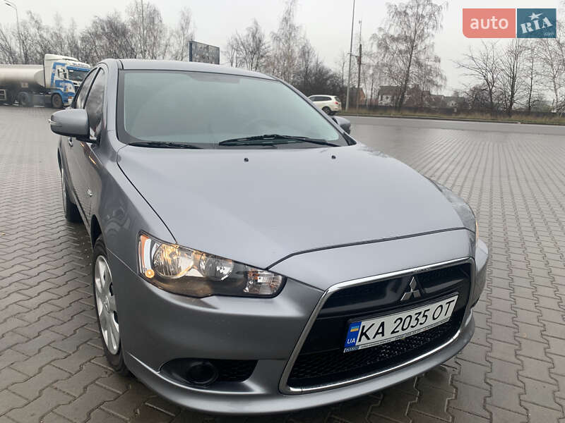 Седан Mitsubishi Lancer 2015 в Киеве
