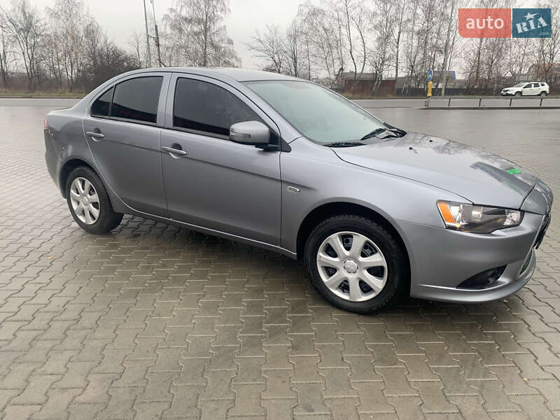 Седан Mitsubishi Lancer 2015 в Киеве