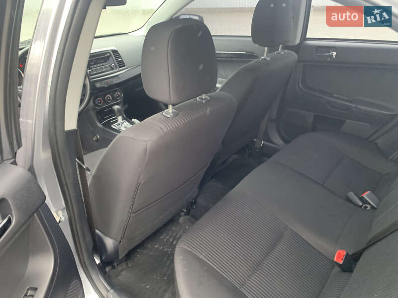 Седан Mitsubishi Lancer 2015 в Киеве