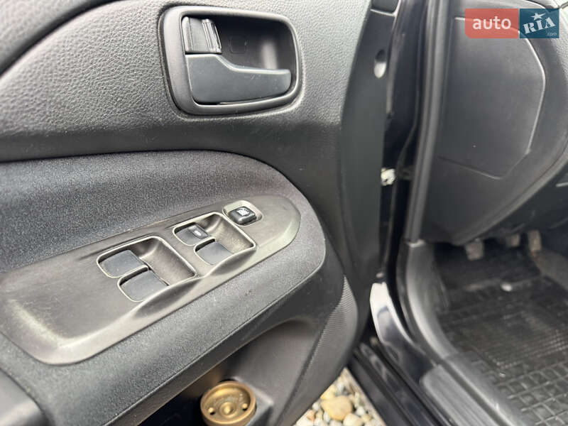 Седан Mitsubishi Lancer 2008 в Черновцах