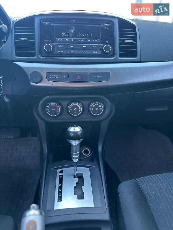 Седан Mitsubishi Lancer 2015 в Днепре