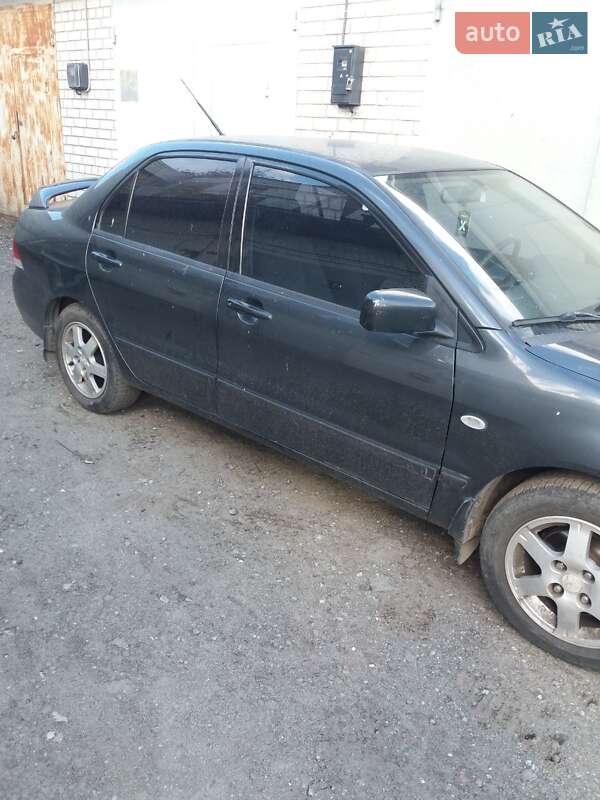 Седан Mitsubishi Lancer 2004 в Києві