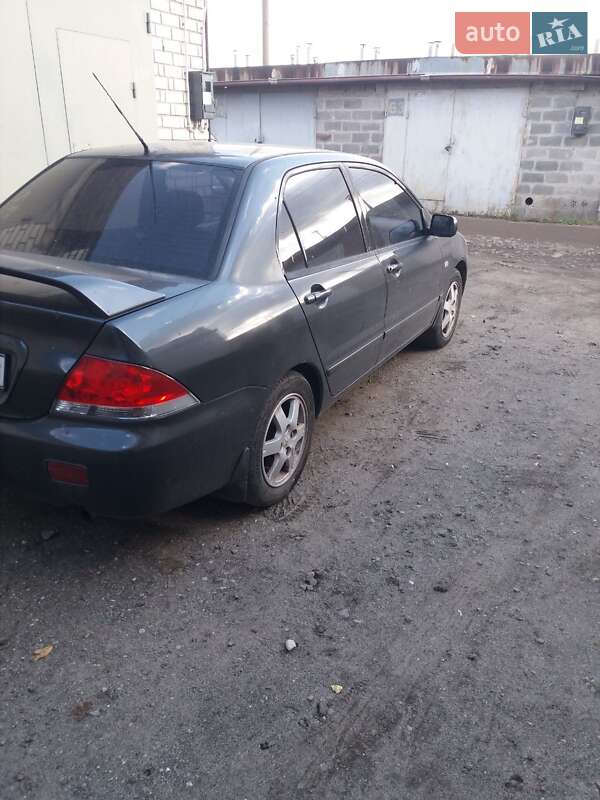 Седан Mitsubishi Lancer 2004 в Києві