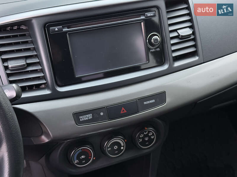 Седан Mitsubishi Lancer 2014 в Днепре