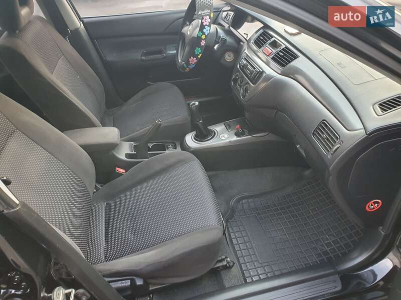 Седан Mitsubishi Lancer 2006 в Киеве