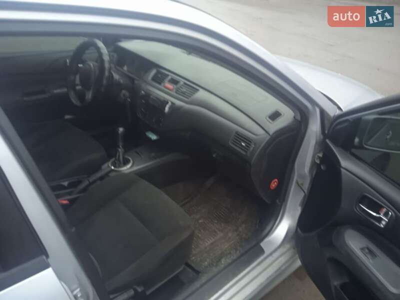 Седан Mitsubishi Lancer 2004 в Харкові
