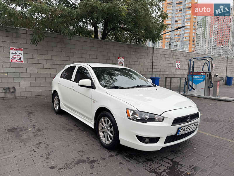 Хетчбек Mitsubishi Lancer 2010 в Києві