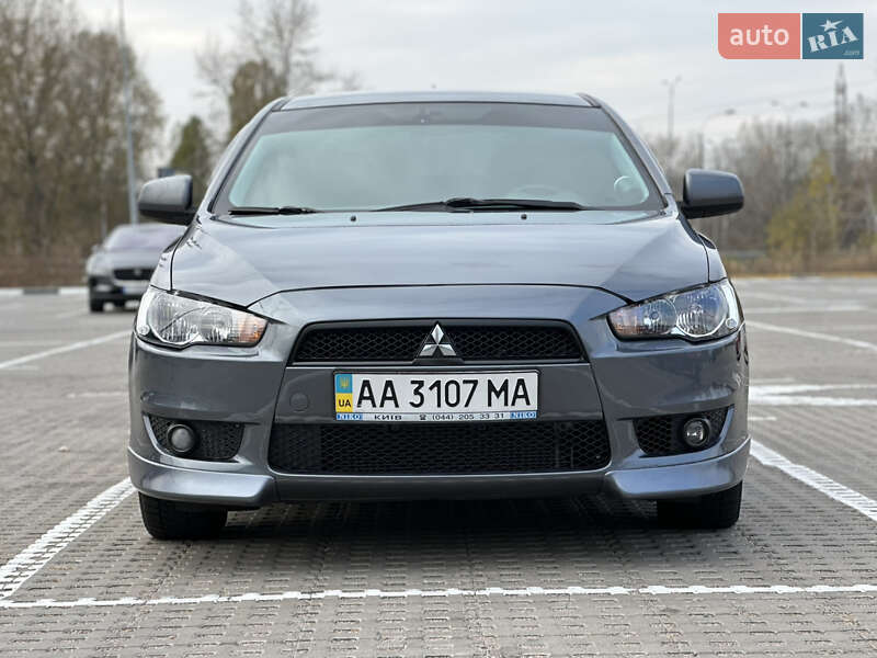 Седан Mitsubishi Lancer 2009 в Киеве