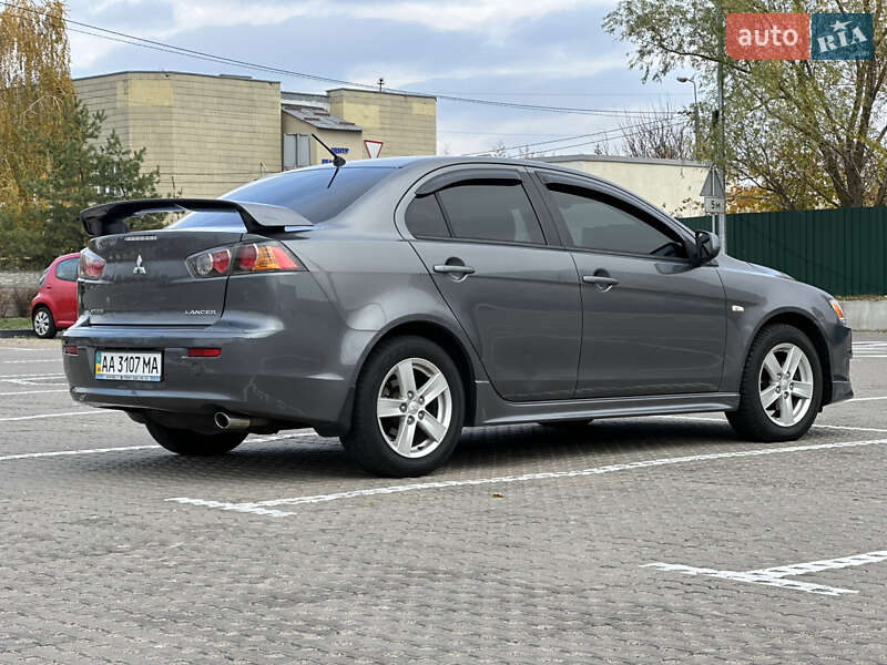 Седан Mitsubishi Lancer 2009 в Киеве