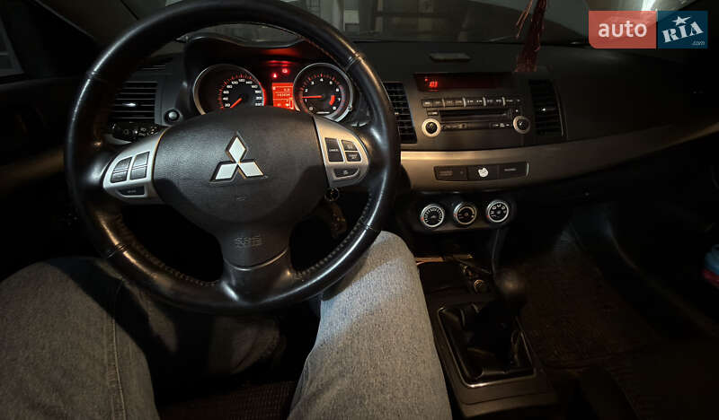 Седан Mitsubishi Lancer 2009 в Воловце