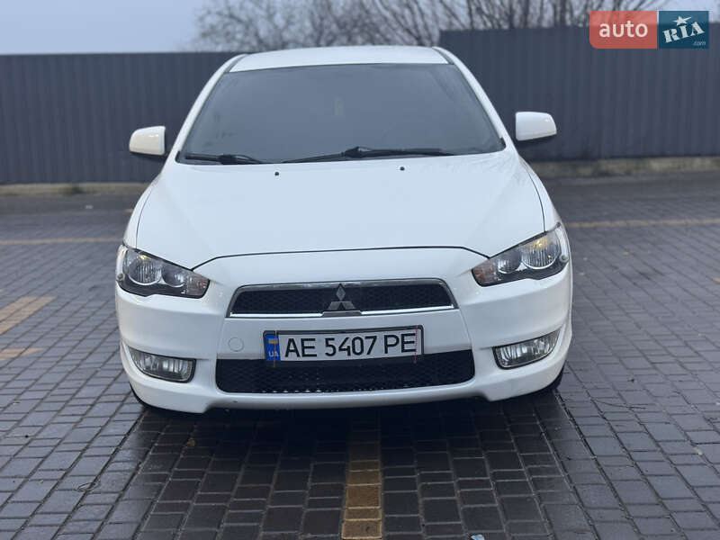 Седан Mitsubishi Lancer 2015 в Дніпрі