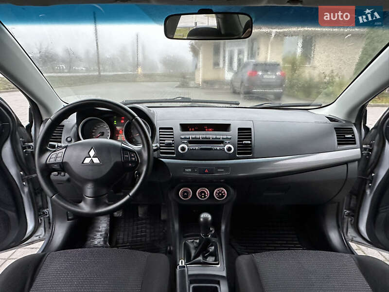 Седан Mitsubishi Lancer 2009 в Харкові