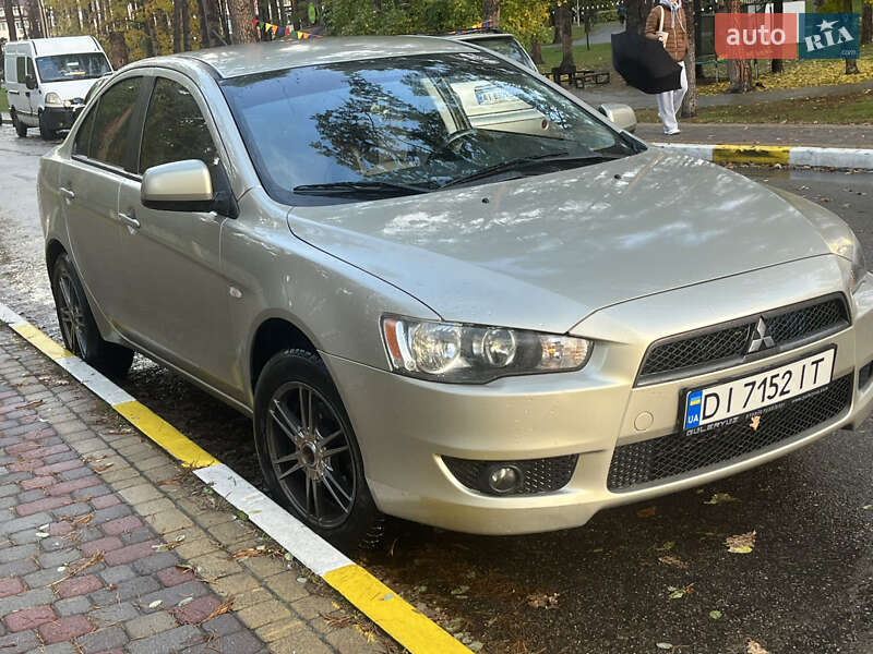 Седан Mitsubishi Lancer 2009 в Києві