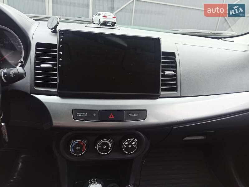 Седан Mitsubishi Lancer 2011 в Черкасах