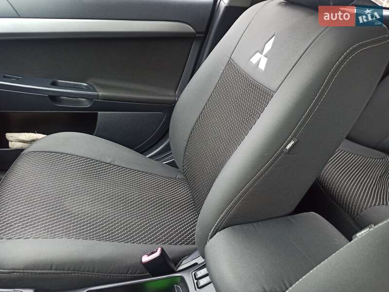 Седан Mitsubishi Lancer 2011 в Черкасах