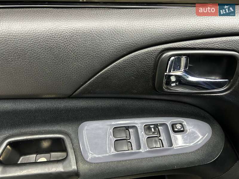 Седан Mitsubishi Lancer 2006 в Чернівцях фото 9 Седан Mitsubishi Lancer 2006 в Чернівцях