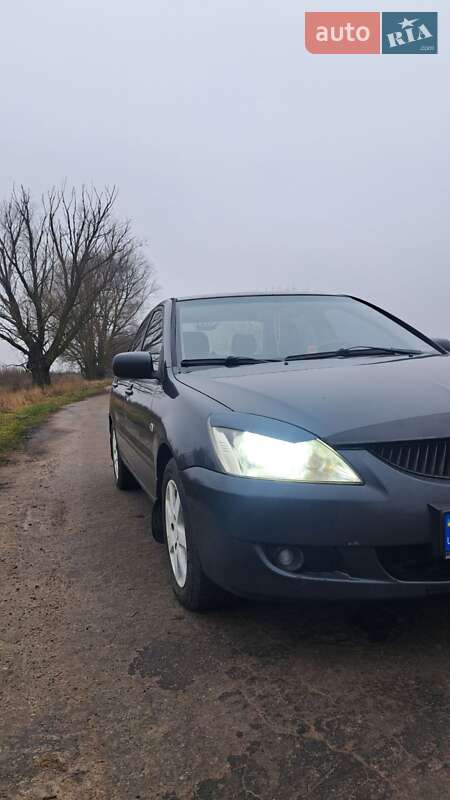 Седан Mitsubishi Lancer 2004 в Чернігові