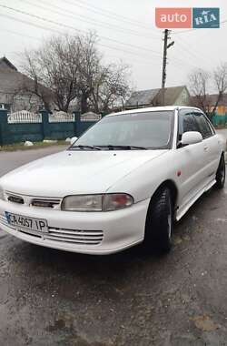 Седан Mitsubishi Lancer 1995 в Ракитном
