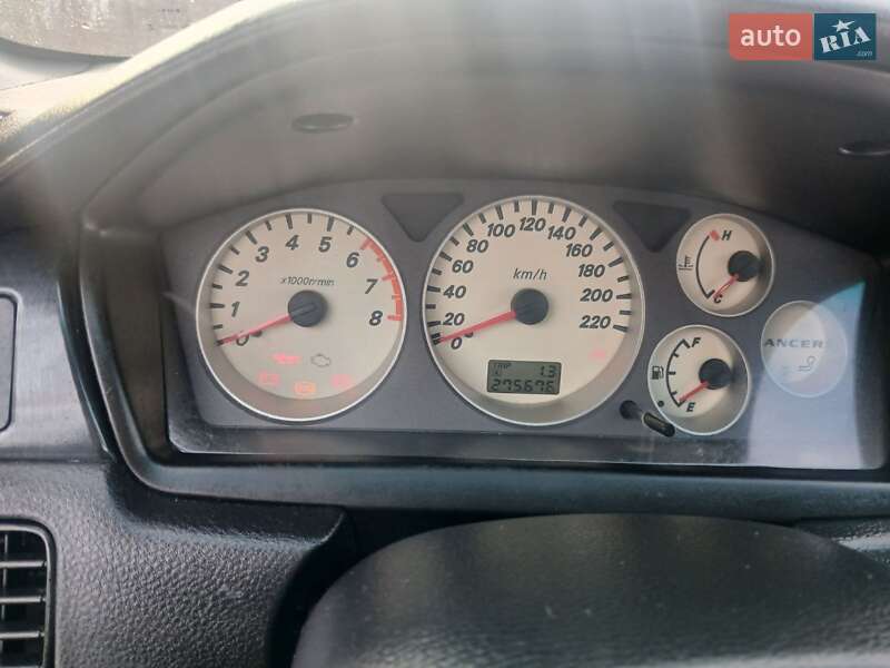 Седан Mitsubishi Lancer 2005 в Герце