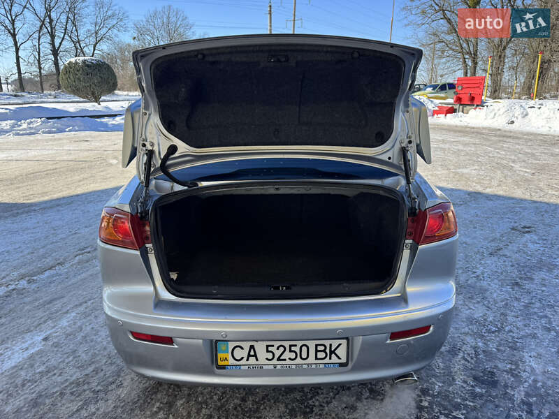 Седан Mitsubishi Lancer 2008 в Смеле