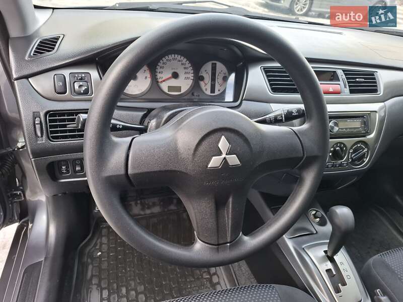Седан Mitsubishi Lancer 2009 в Киеве